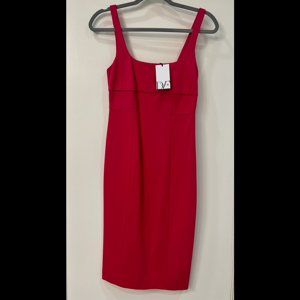 Diane von Furstenberg pink pencil dress size 2. NWT tags, perfect condition.